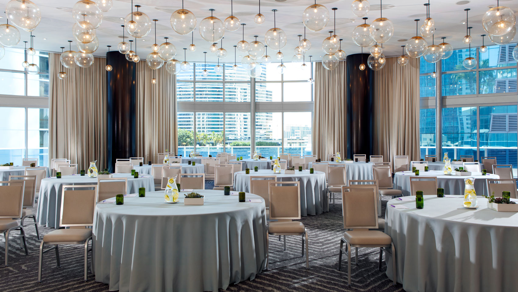 Metropolitan Ballroom Crescent Style at Marriott Hotels & Suites