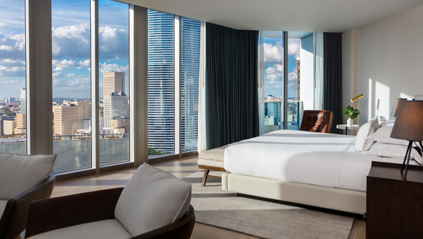Marriott Hotels & Suites Washington Presidential Suite Bed