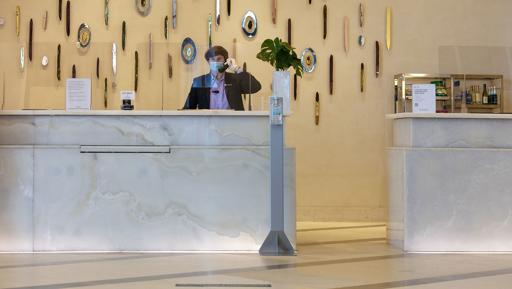 Marriott Hotels & Suites Washington Front Desk